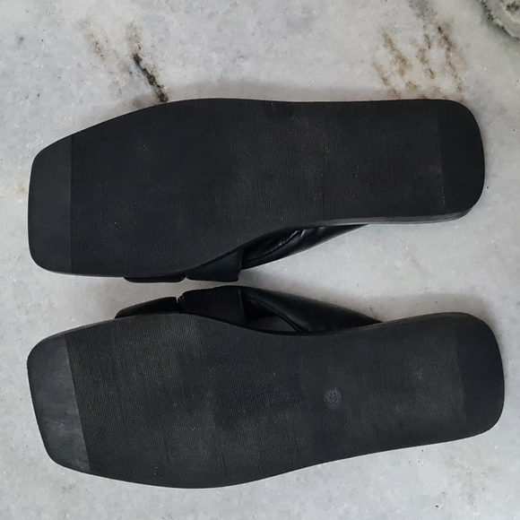 Imitation leather padded slides. - Picture 6 of 10